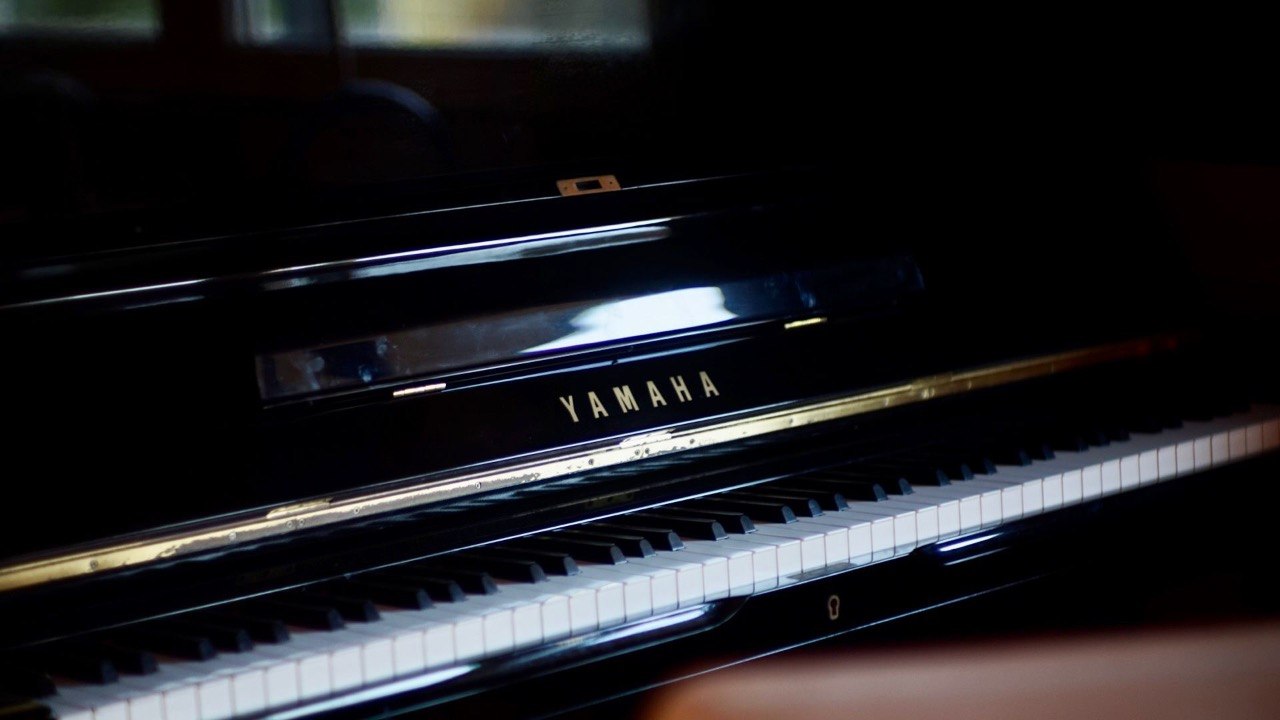 Piano Yamaha no estúdio